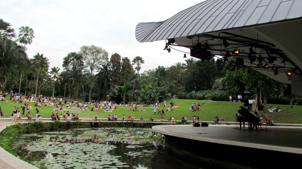 Botanic Gardens - Symphony lake