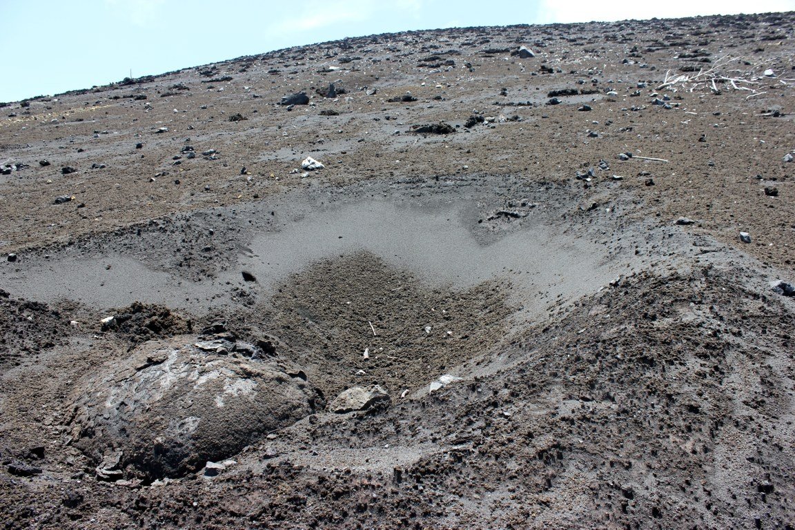 Volcanic bomb